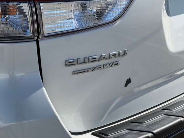 Used 2019 White Subaru Base image 23