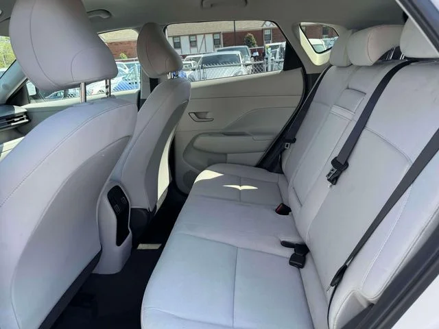Used 2025 White Hyundai SEL image 15