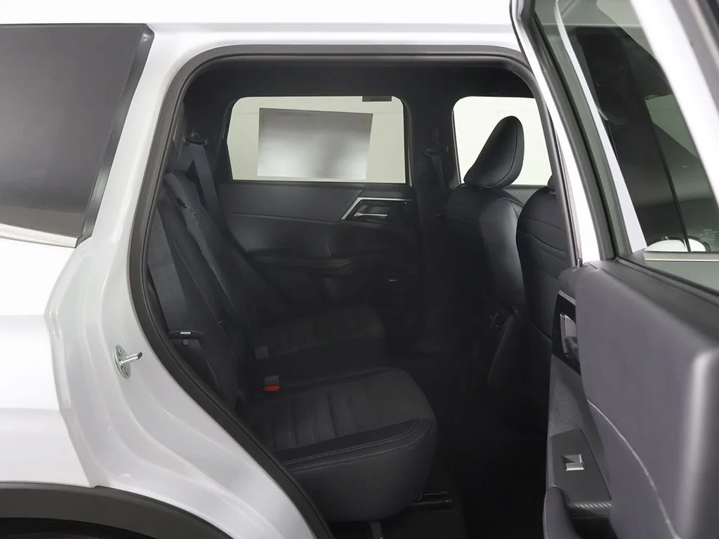 New 2026 White Mitsubishi LE 1.5T S-AWC image 31