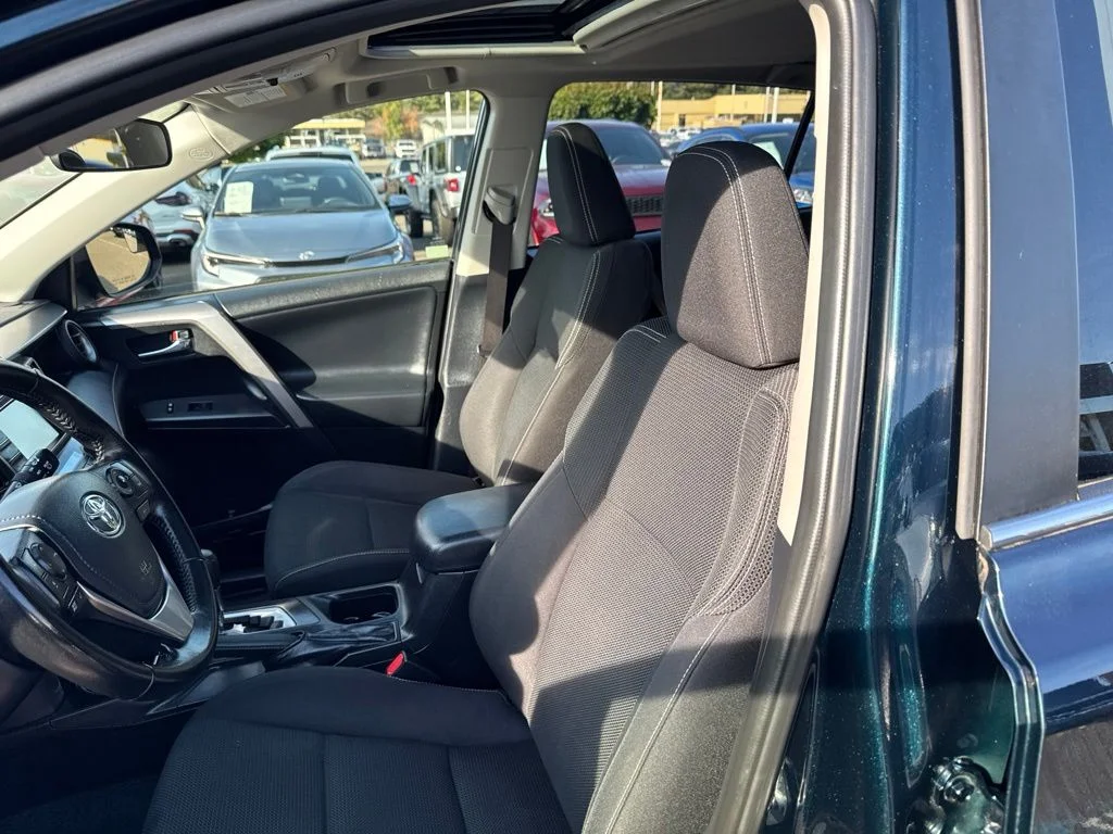 Used 2018 Aqua Toyota XLE image 4