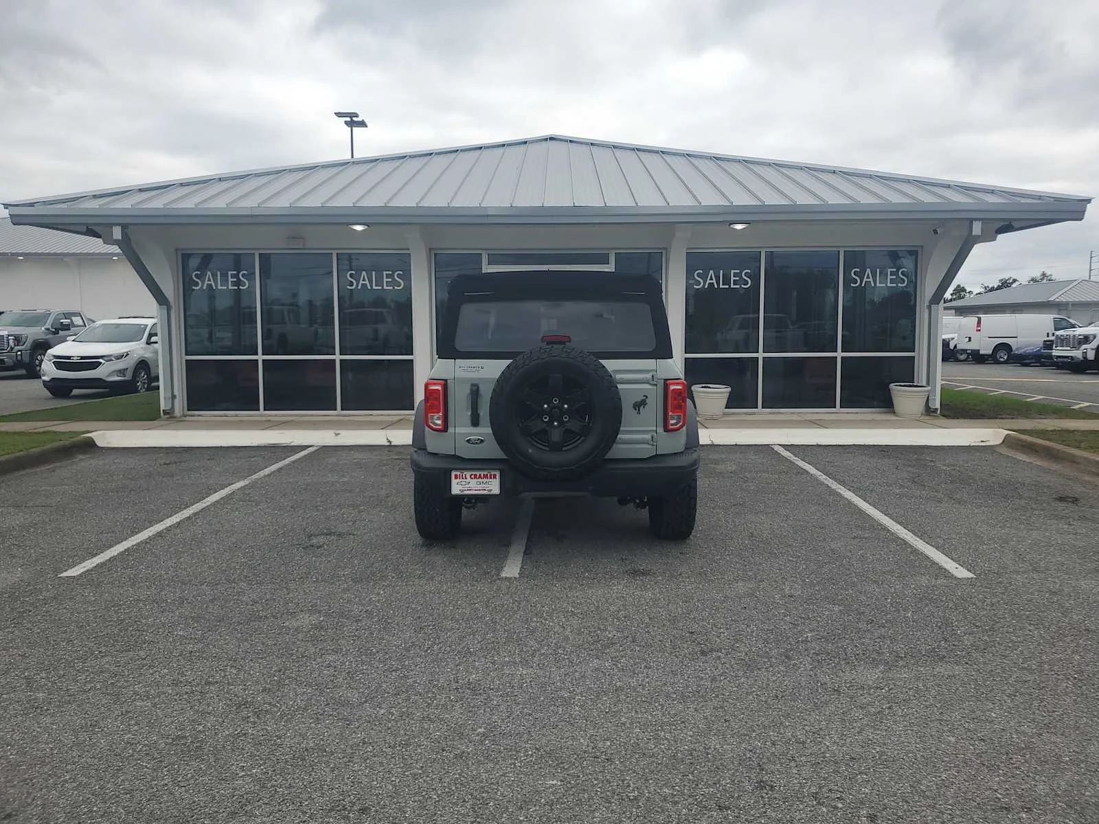 Used 2023  Ford Base image 4