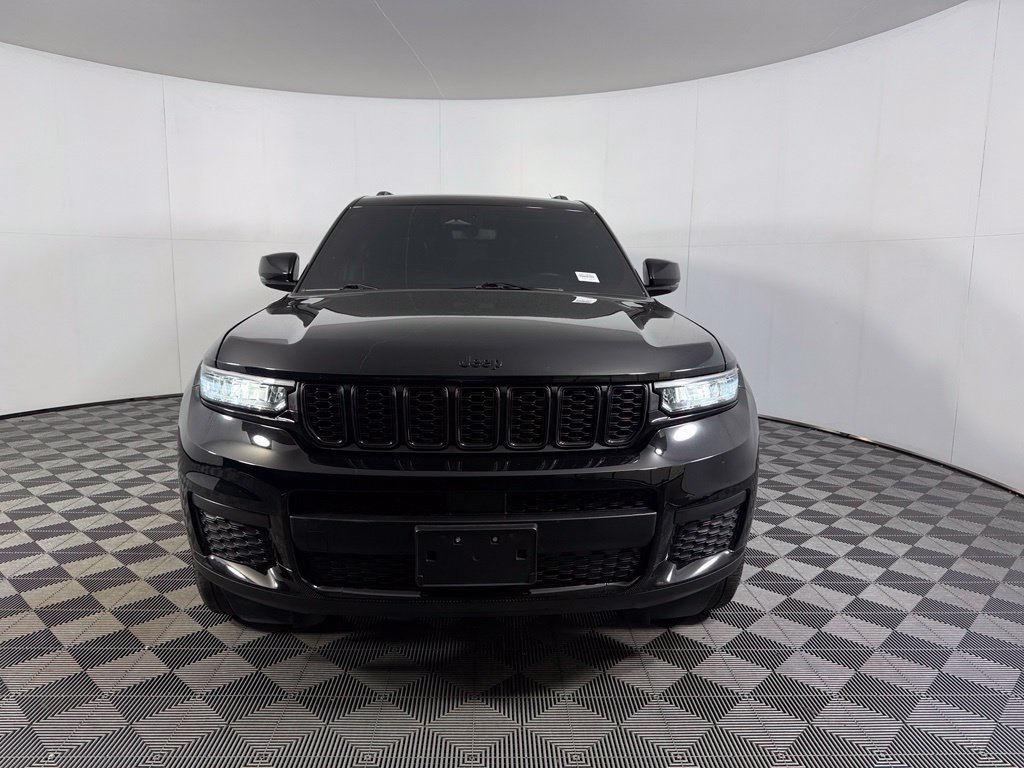 Used 2023 Black Jeep Altitude image 4