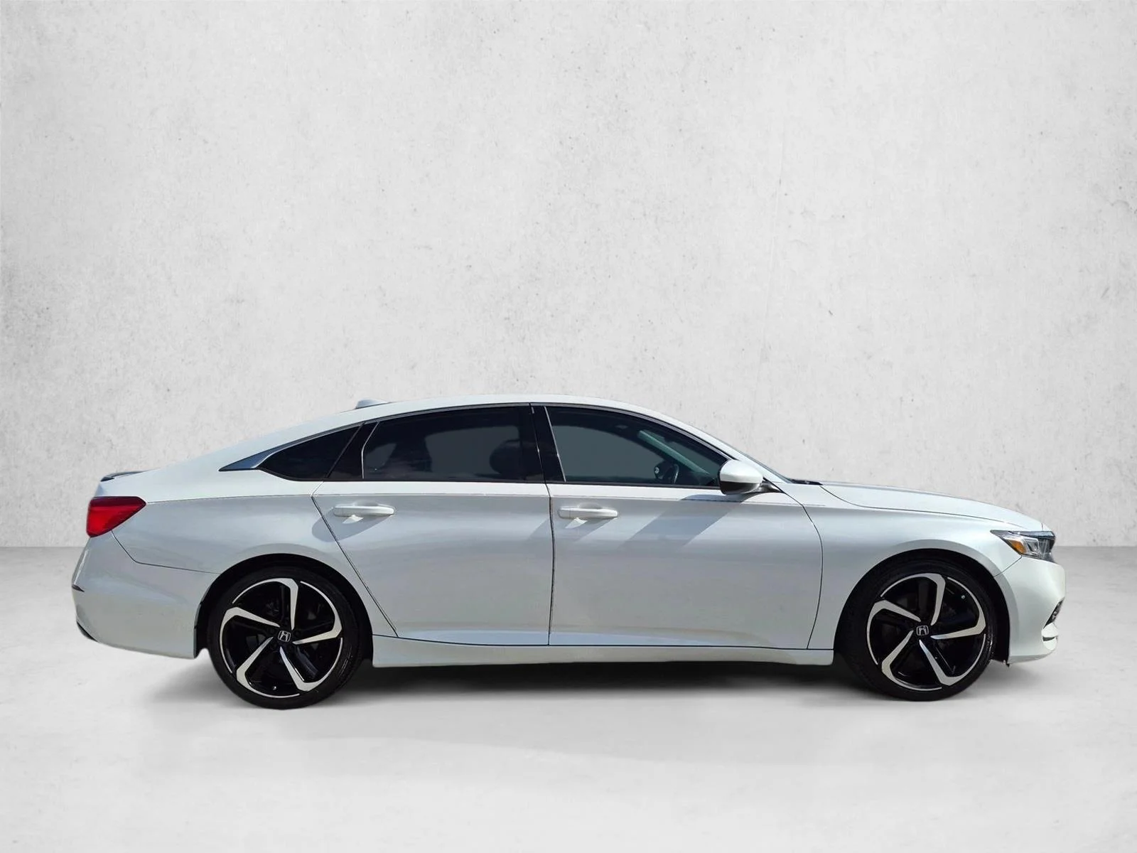 Used 2019 Platinum White Pearl Honda Sport 1.5T image 4