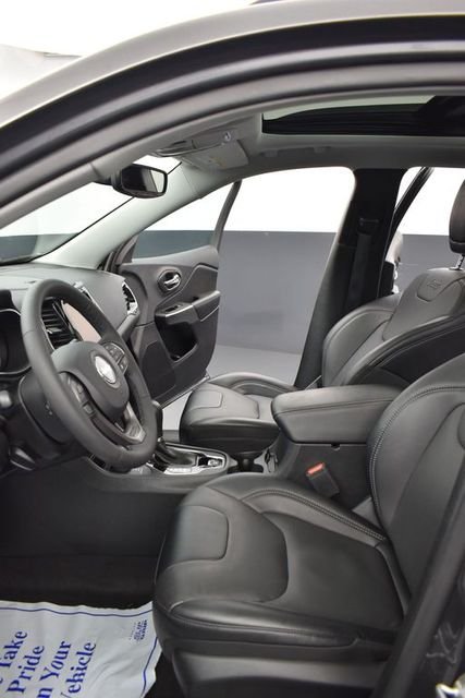 Used 2022 Gray Jeep Limited image 7
