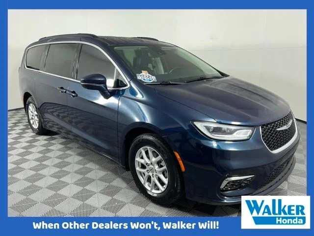 2022 Chrysler Pacifica Touring L's photo