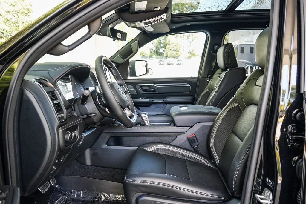 New 2026 Diamond Black Crystal Pearl-Coat Exterior Paint RAM RHO image 21