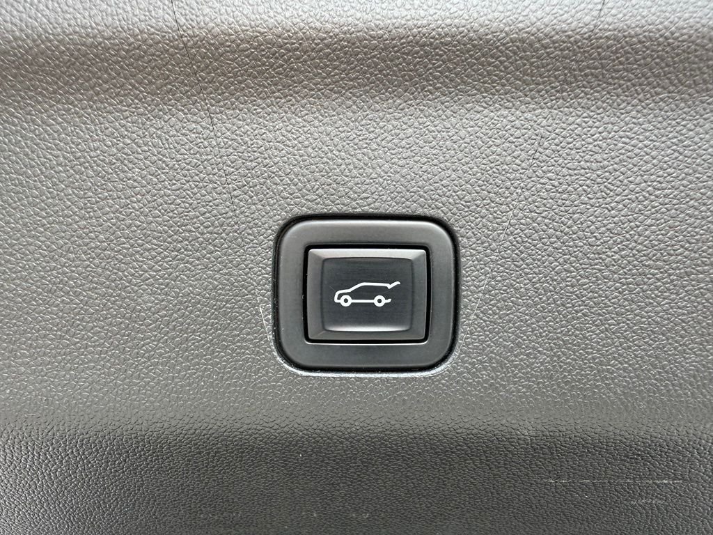 Used 2022 Gray Chevrolet High Country image 24