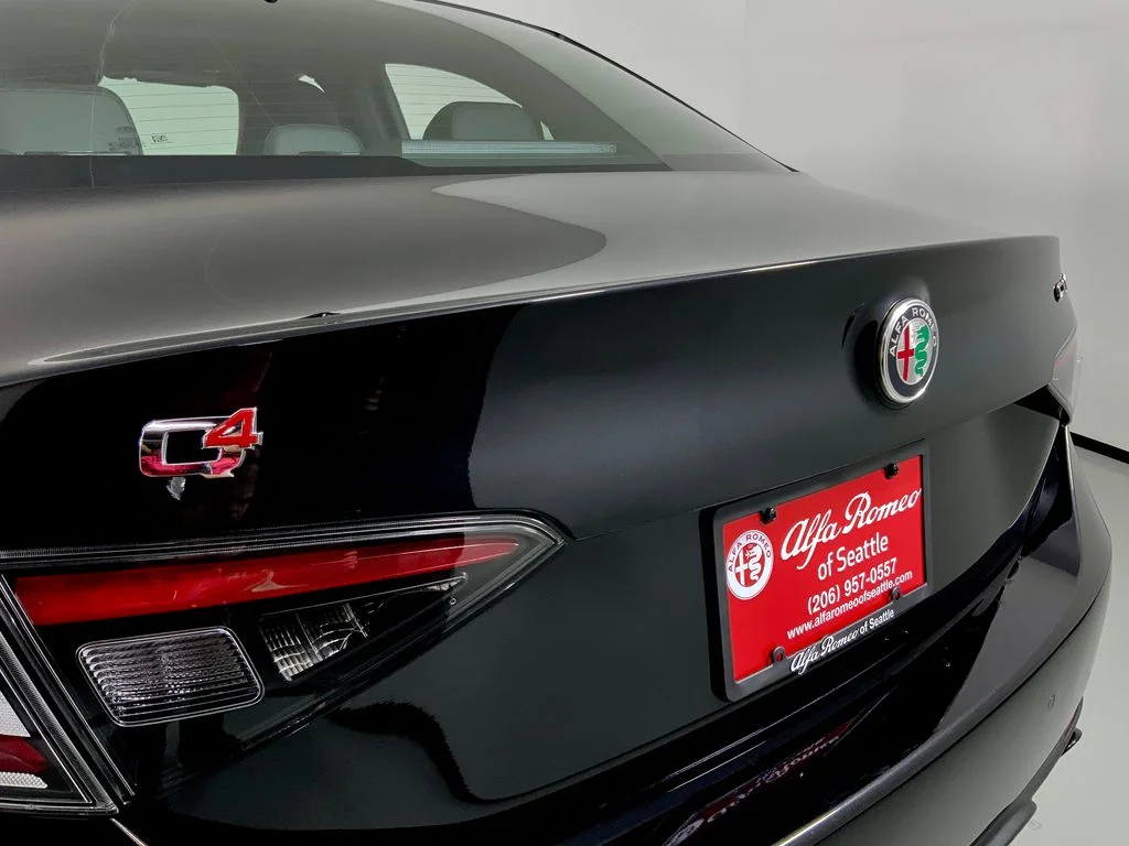 New 2026 Vulcano Black Metallic Exterior Paint Alfa Romeo Veloce image 16