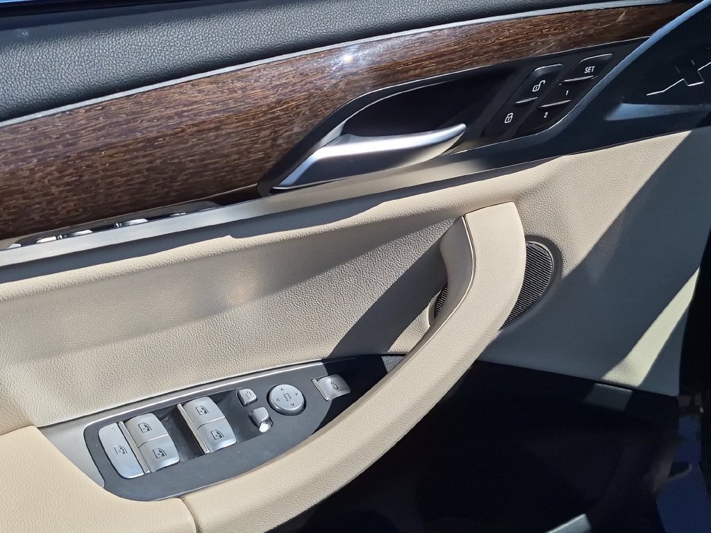 Used 2023 Gray BMW xDrive30i image 16