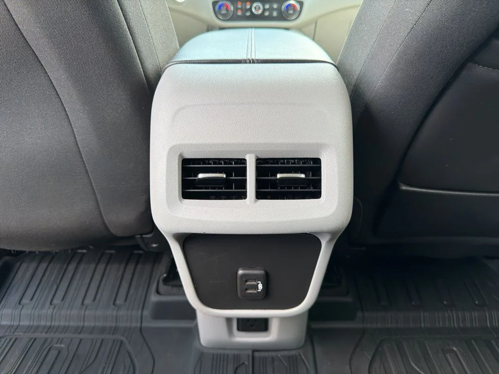 Used 2022 White GMC SLE image 23