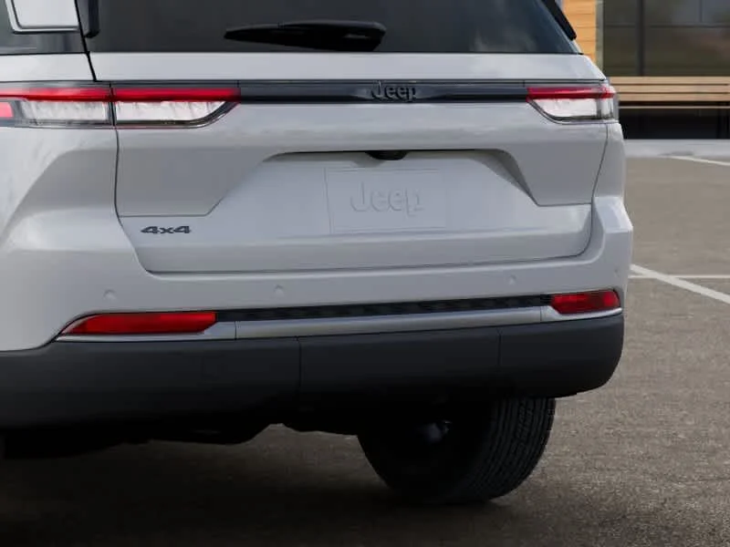 New 2026 Bright White Clearcoat Jeep Laredo Altitude image 13
