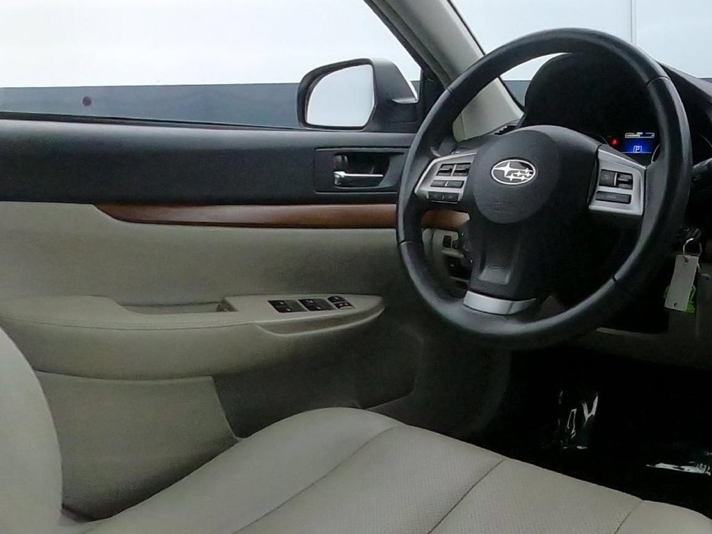 Used 2013 Satin White Pearl Subaru 2.5i image 27