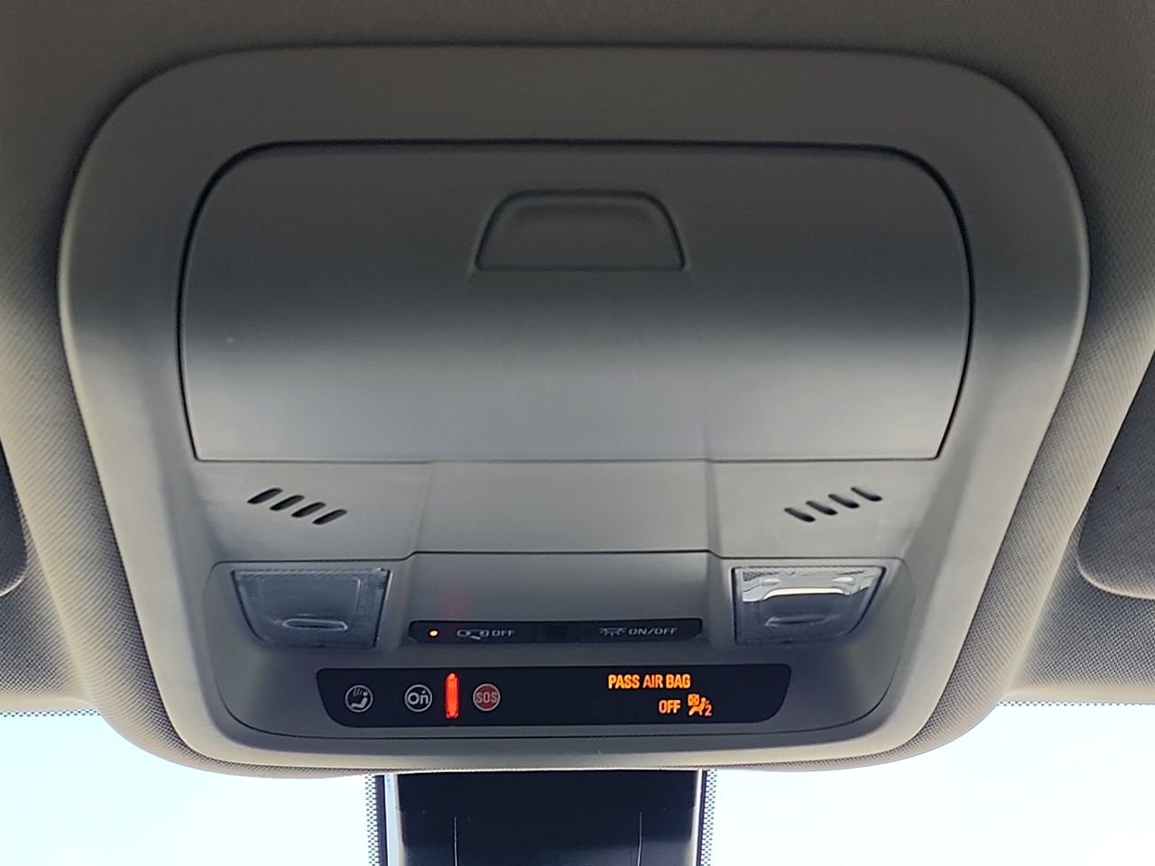 Used 2020 White GMC SLE image 25
