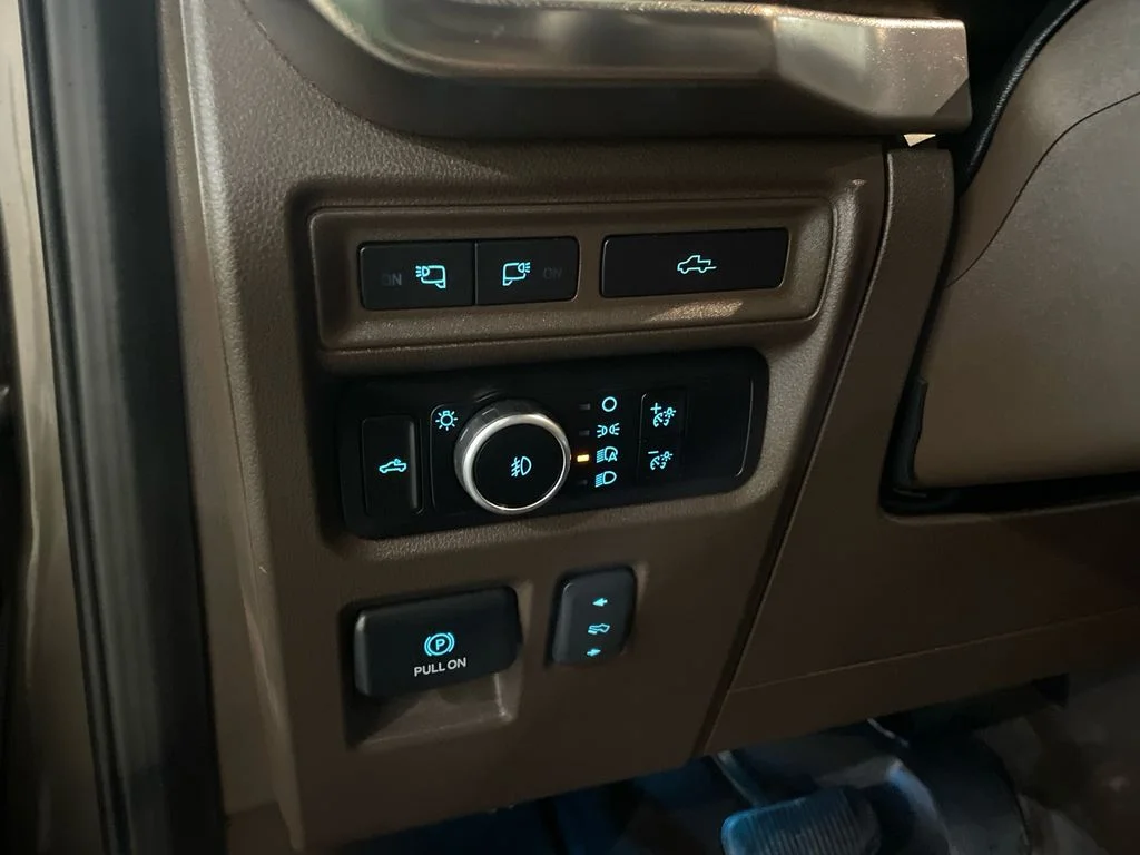 Used 2023 STONE GRAY METALLIC Ford King Ranch image 12