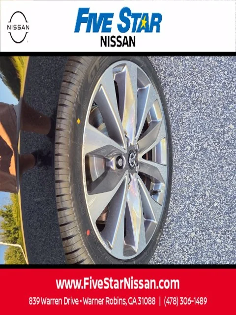 Used 2021 Black Nissan Platinum image 18