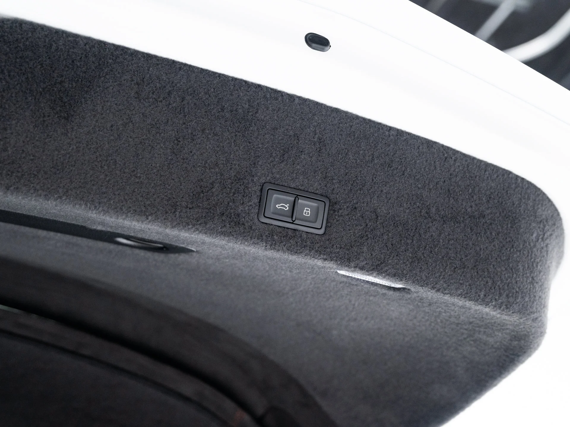Used 2025  Lamborghini SE image 98