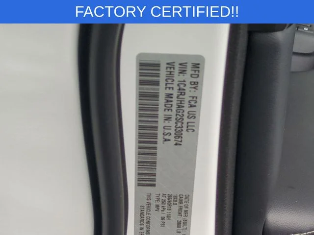 Used 2025 White/off-white Jeep Laredo X image 39
