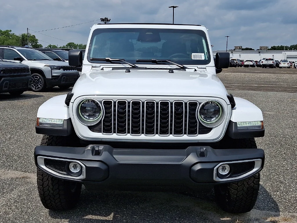 New 2026 Bright White Clear-Coat Exterior Paint Jeep Sahara image 2