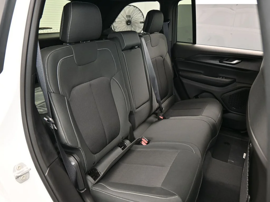 New 2026 Bright White Clear-Coat Exterior Paint Jeep Laredo X image 41