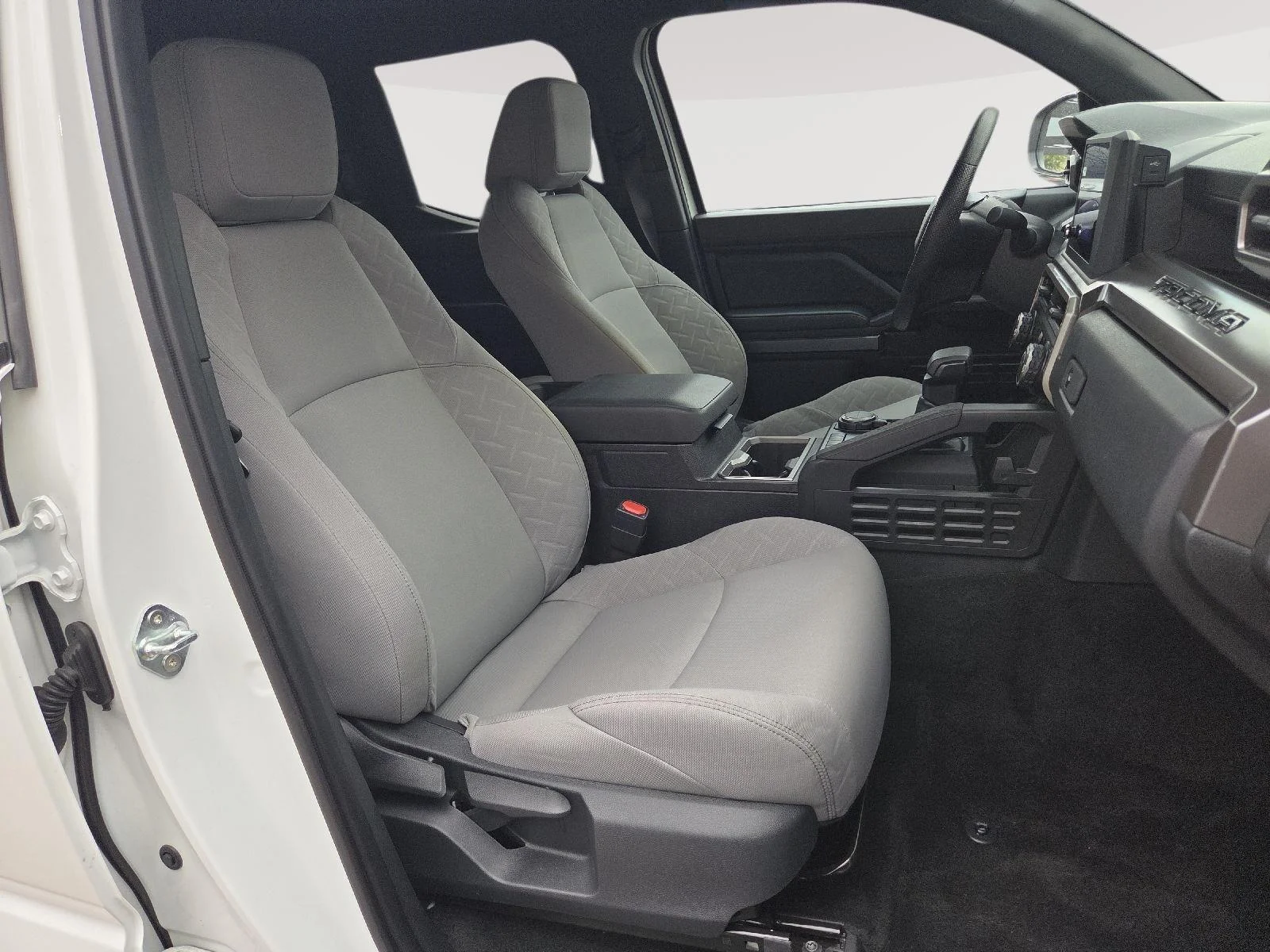 2024 Toyota Tacoma SR5 - Photo 13