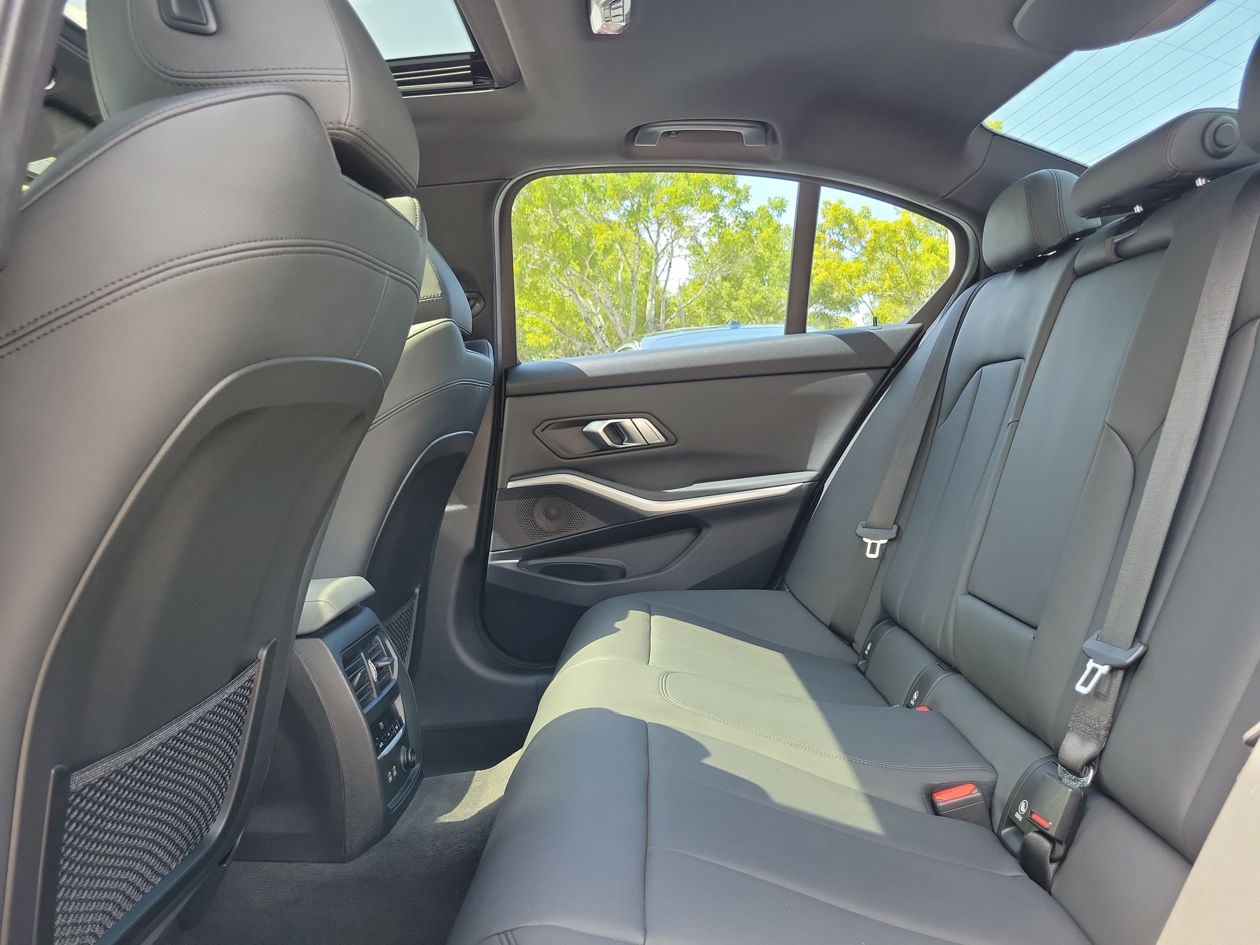 Used 2019 Jet Black BMW 330i image 10