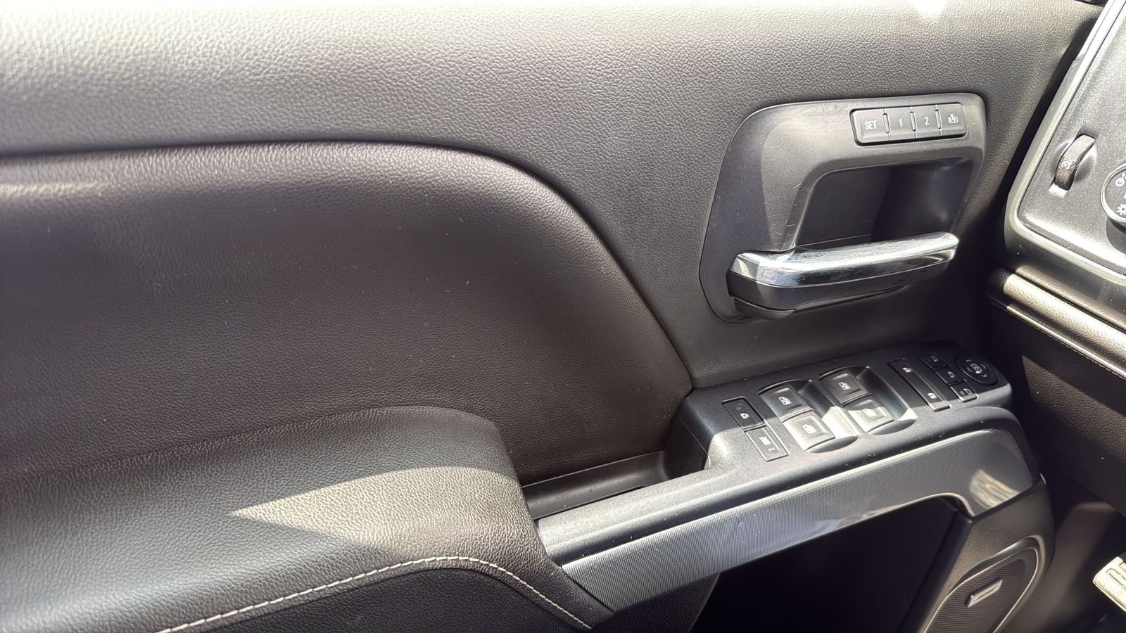 Used 2015 White Chevrolet LTZ image 11