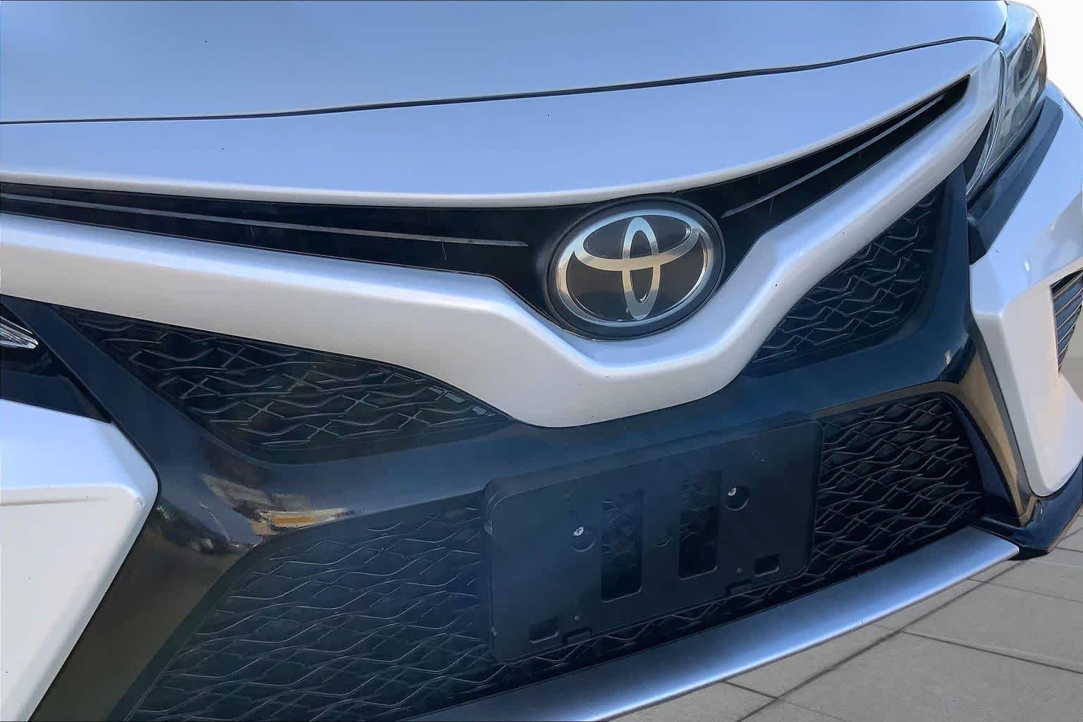 Used 2019 Wind Chill Pearl Toyota XSE image 30