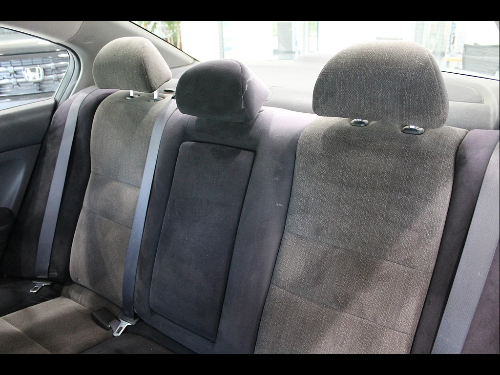 Used 2008 Alabaster Silver Metallic Honda LX image 17