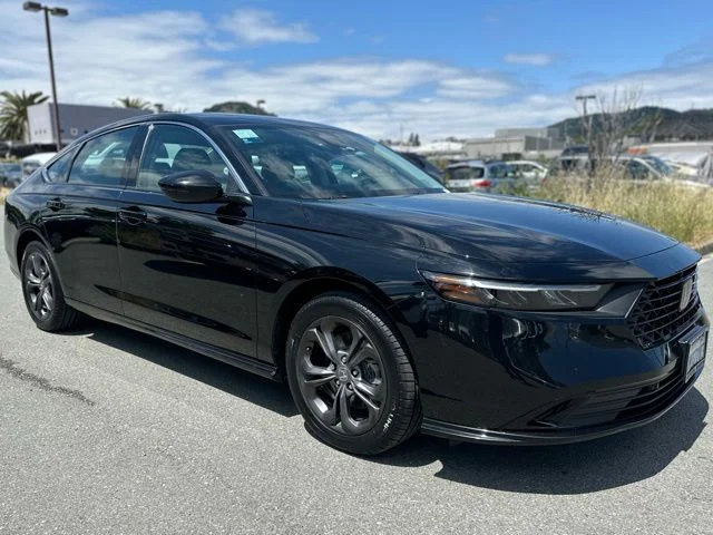 Used 2024  Honda EX-L image 2