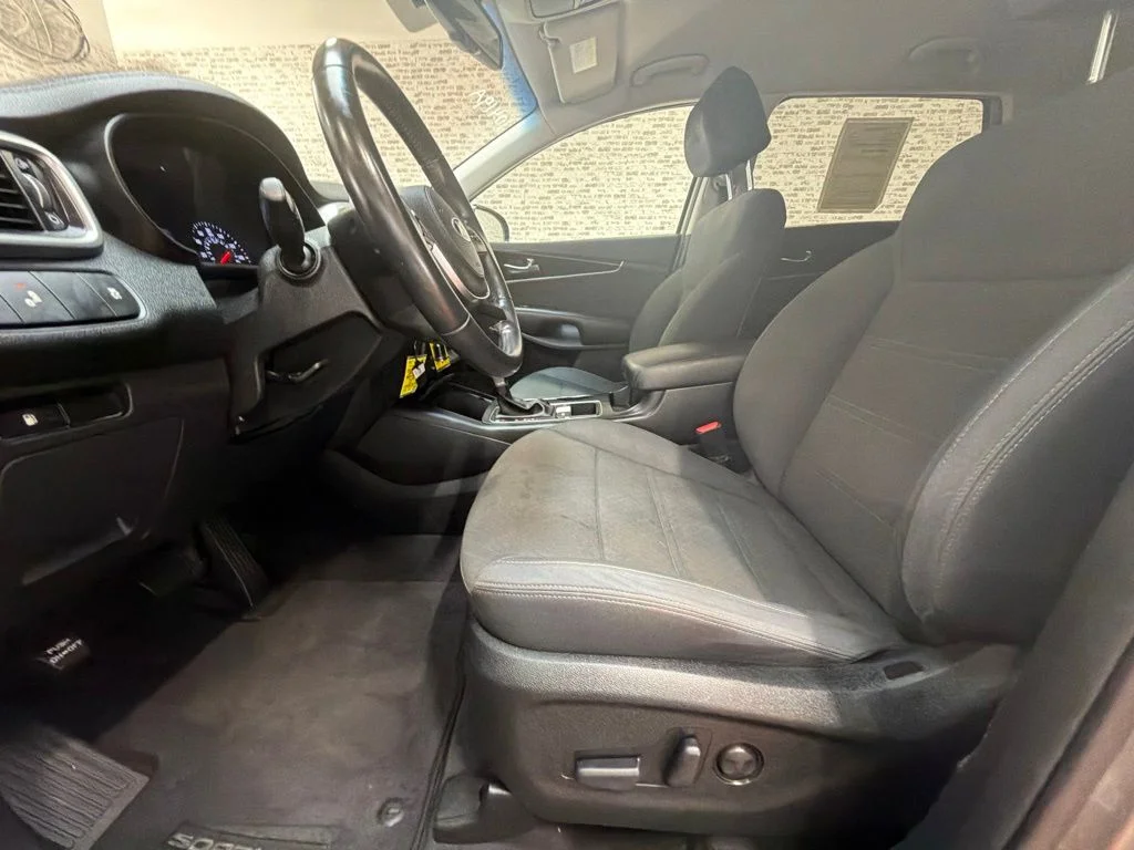 Used 2019 Titanium Silver Kia LX image 25