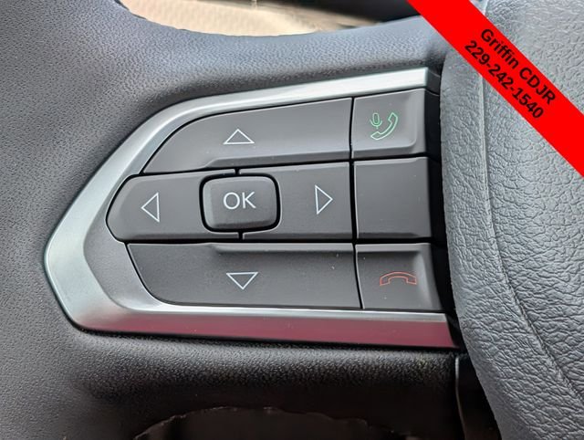 New 2026 Diamond Black Crystal Pearl-Coat Exterior Paint Jeep Latitude image 22