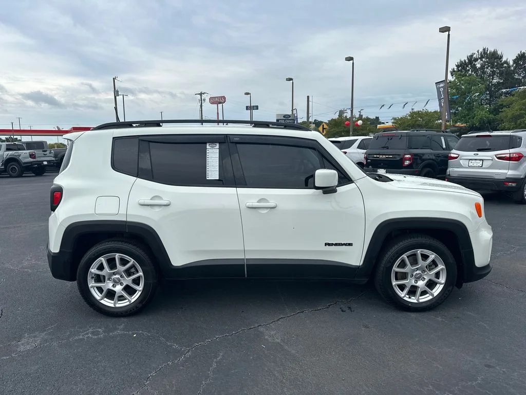 Used 2019 White Jeep Latitude image 8