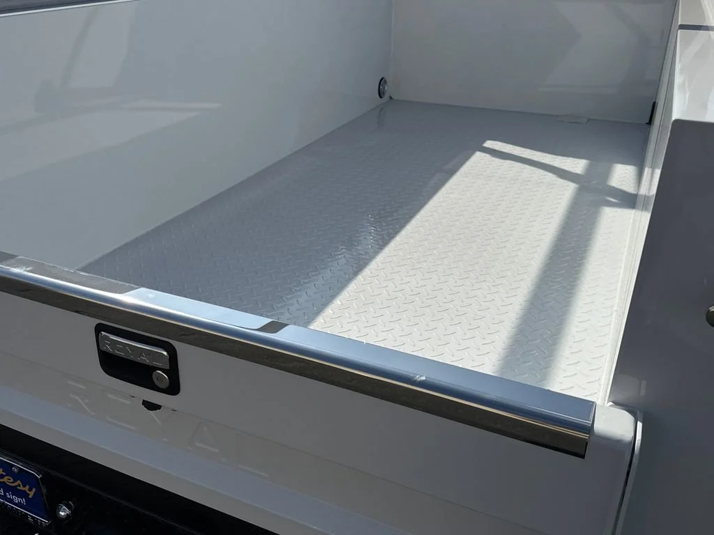 New 2026 Summit White Chevrolet WT image 10