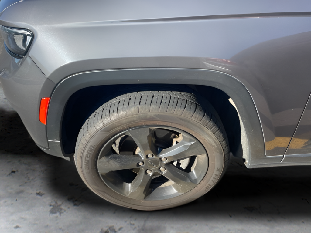 Used 2021 Gray Jeep Altitude image 12
