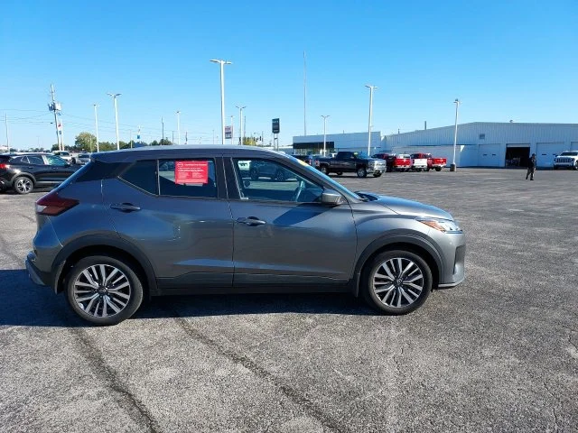 Used 2023 Gray Nissan SV image 3