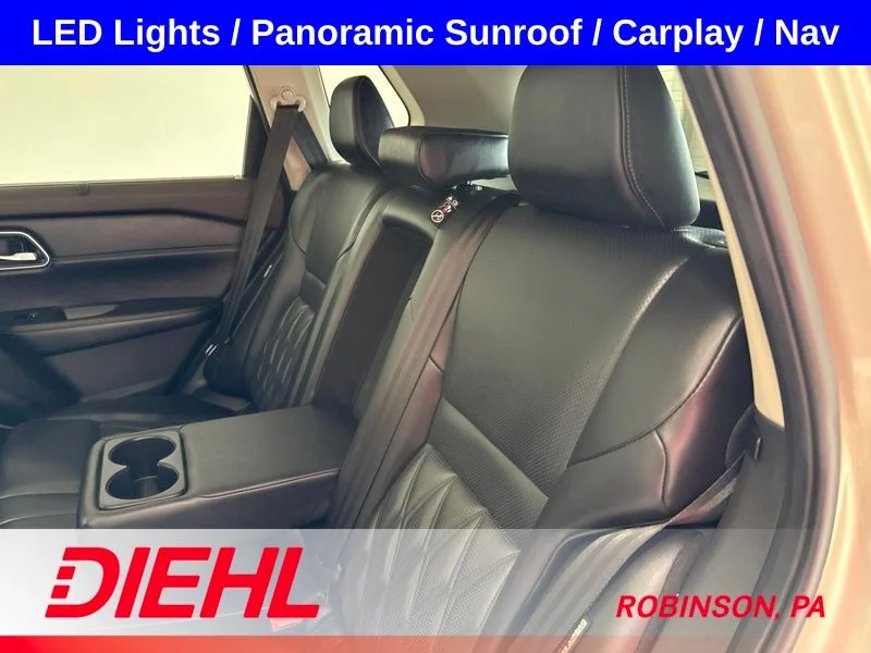 Used 2021 Gold Nissan Platinum image 18