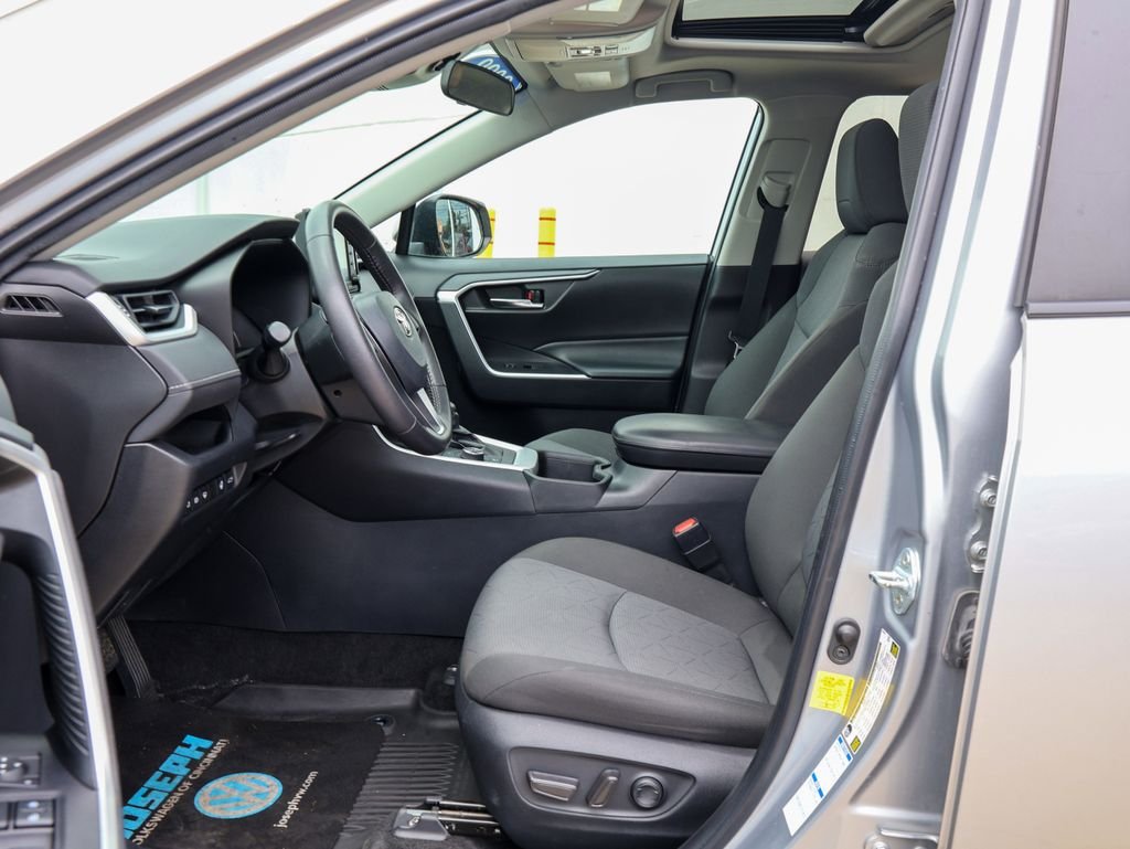 Used 2022 Silver Toyota XLE image 13