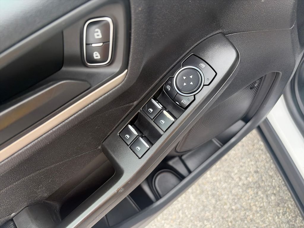 Used 2022 White Ford SE image 12