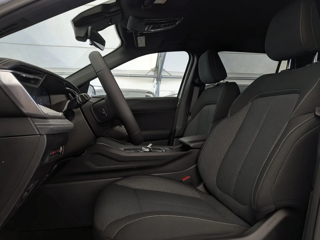 New 2026 Silver Jeep Laredo - - 4x4 - 1.6L Turbo Hybrid - Uconnect 5 w/ 12.3 Screen & More! image 15