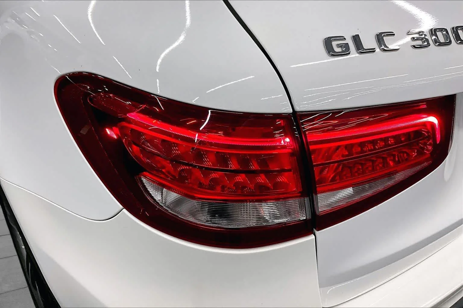 Used 2016 Polar White Mercedes-Benz GLC 300 image 28