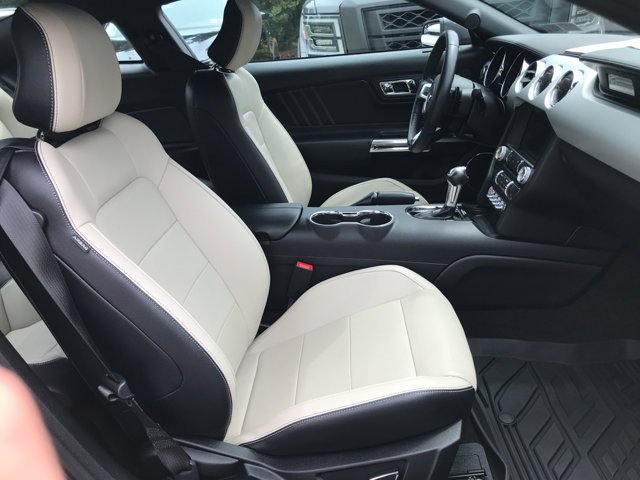 Used 2015 Magnetic Metallic Ford GT Premium image 25