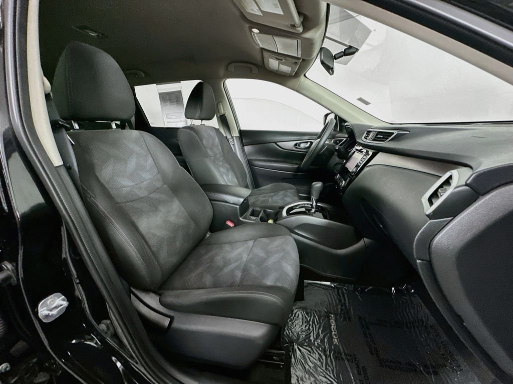Used 2016 Magnetic Black Nissan SV image 29