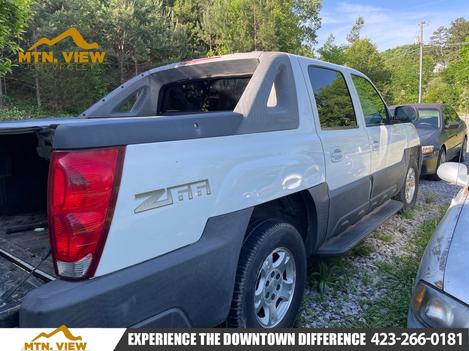 Summit White 2003 Chevrolet Avalanche 1500 RWD Pickup Truck Rear-Wheel Drive
