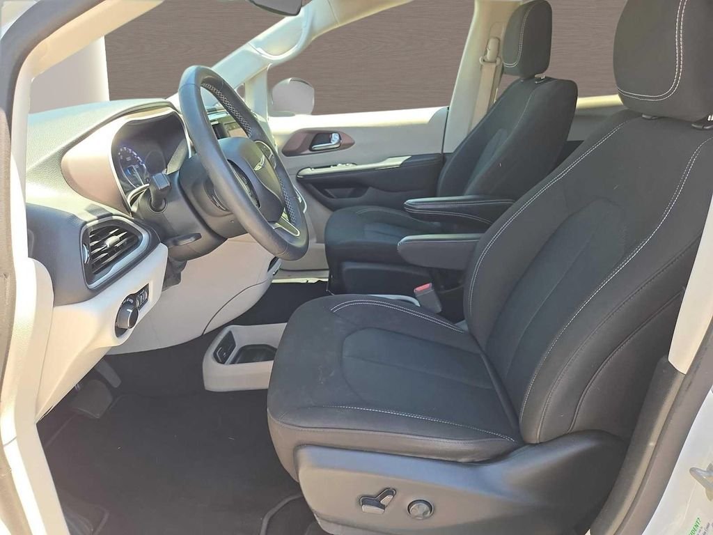 Used 2023 White Chrysler LX image 24