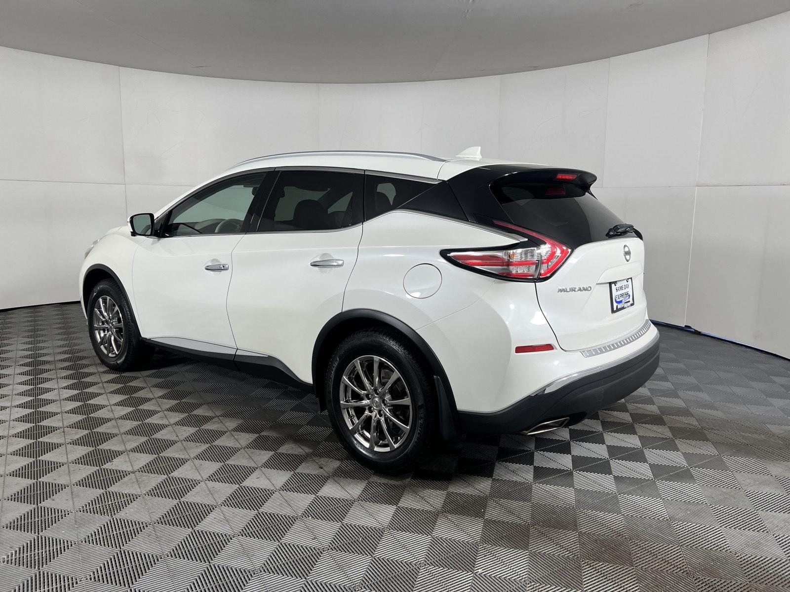 Used 2018 Pearl White Nissan SL image 7
