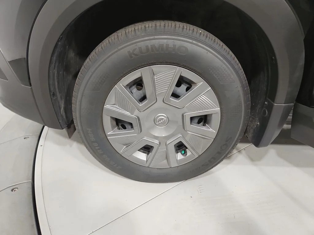 Used 2025 Black Nissan S image 27
