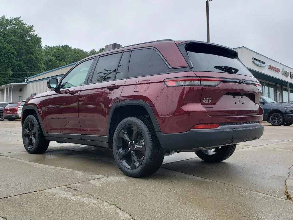 New 2026 Velvet Red Pearl-Coat Exterior Paint Jeep Limited image 5