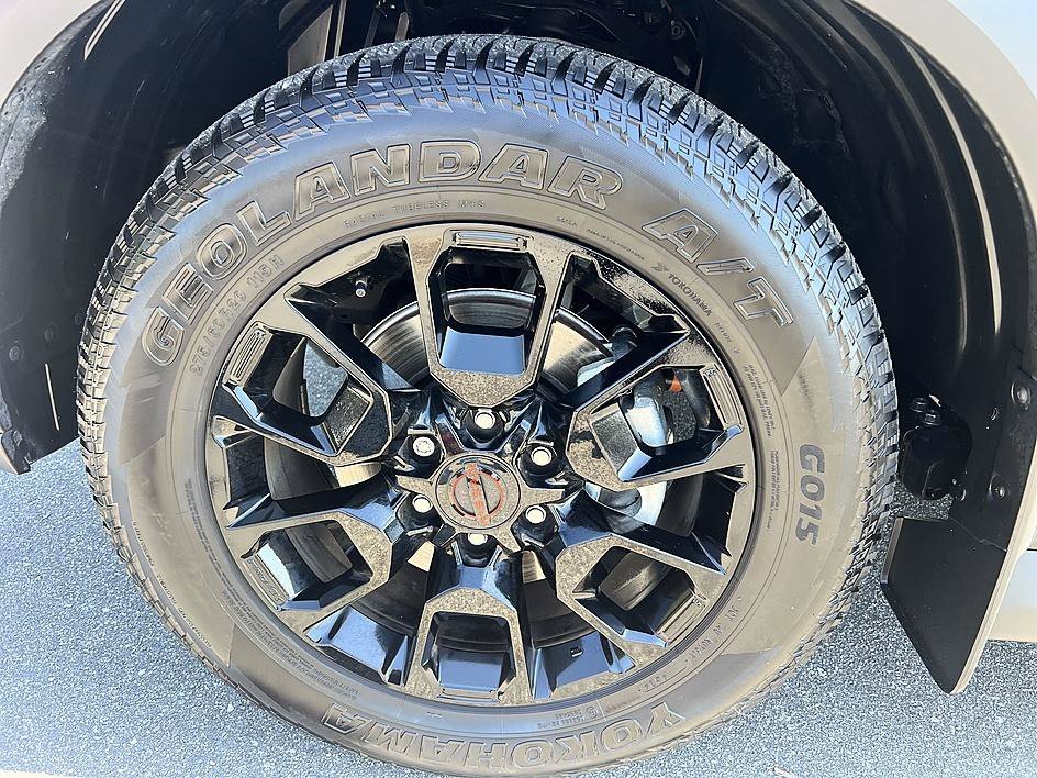 Used 2025 Super Black Nissan PRO-4X image 9
