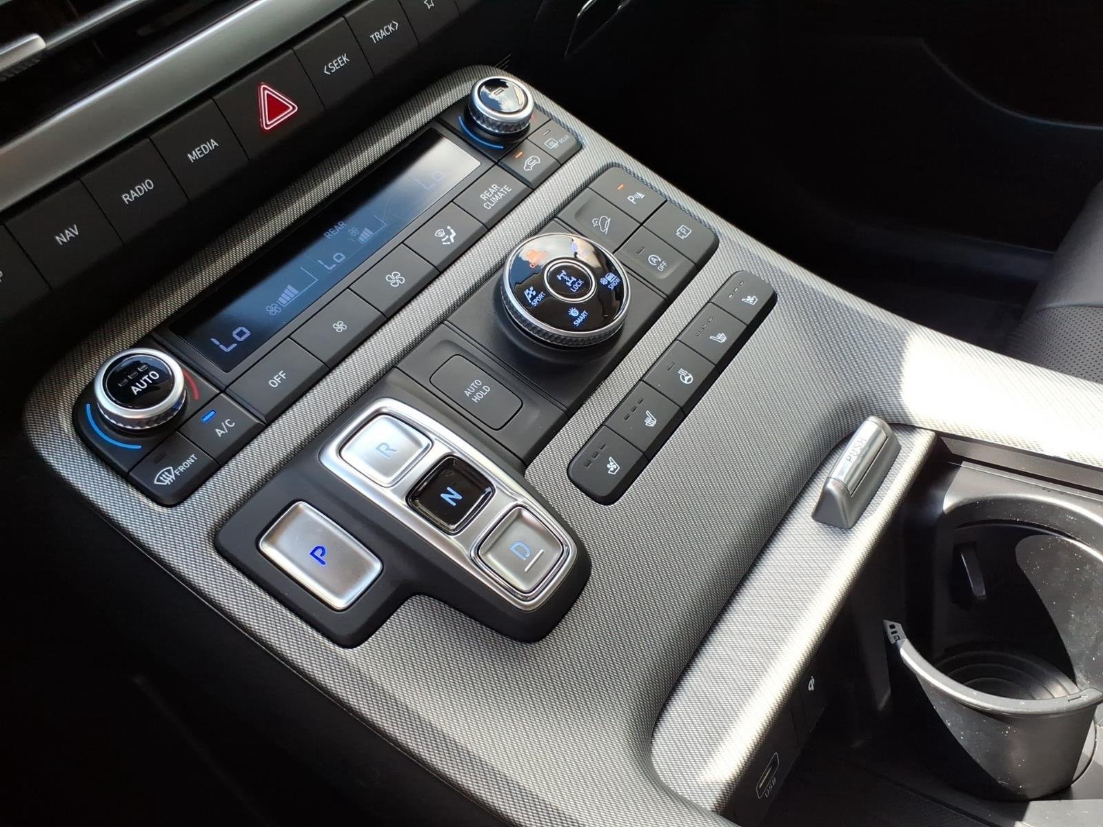 Used 2024 Hyper White Hyundai SEL 7P image 22