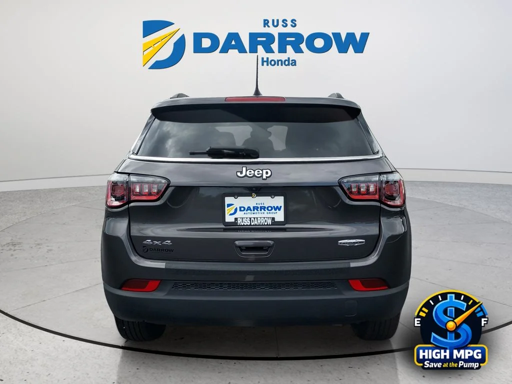 Used 2022 Gray Jeep Latitude Lux image 4